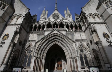 Британський суд заборонив вказувати стать X в паспортах