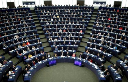 527 депутатів Європарламенту підтримали рішення про надання Україні фінансової допомоги