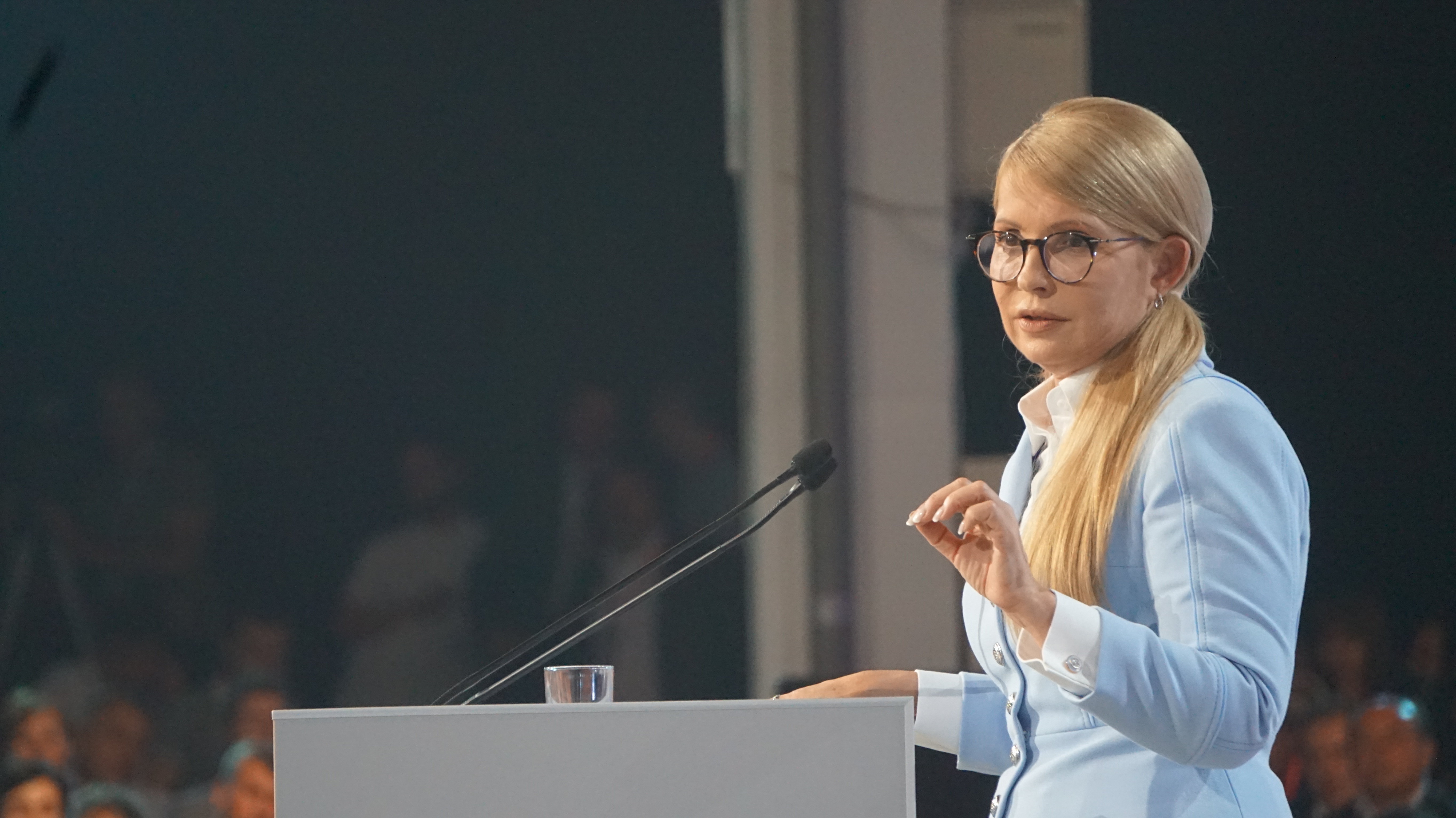 Модель з торсом, духовенство і політики: як і перед ким презентувала «новий курс» Тимошенко (ФОТОРЕПОРТАЖ)