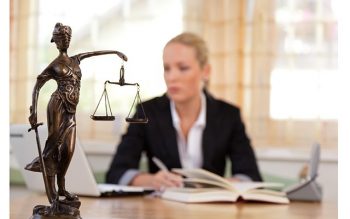 З якими викликами стикаються адвокатки на початку кар`єри?