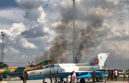 В Румунії на авіашоу розбився винищувач МіГ-21, пілот загинув (ФОТО, ВІДЕО)
