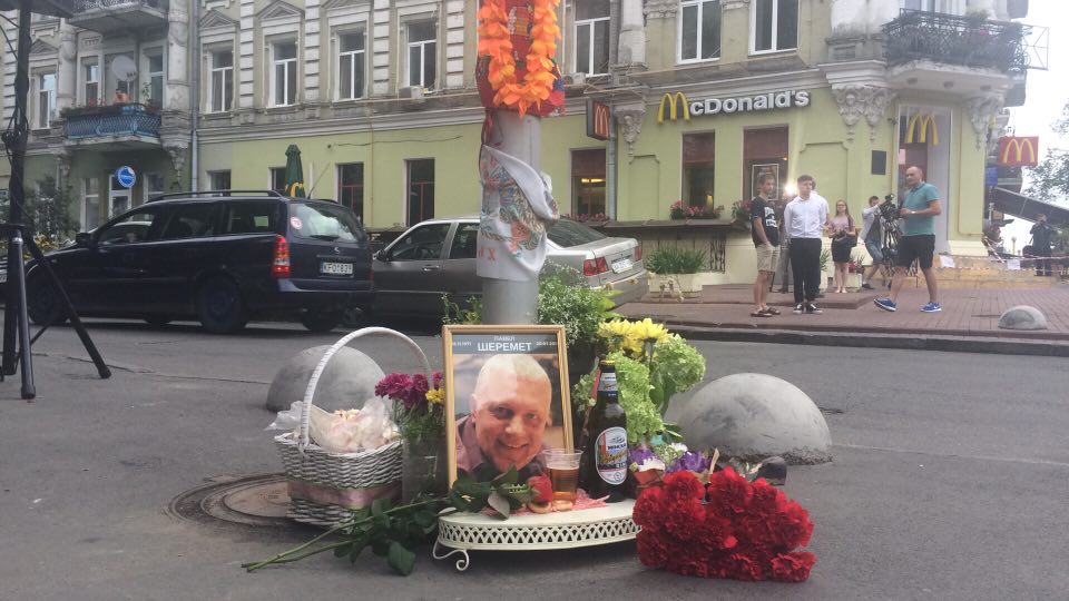 2 роки з дня убивства Павла Шеремета: на місці загибелі журналіста проходить акція пам’яті (ФОТО)