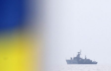 Тиск через Азовське море: ФСБ Росії не затримує судна, а перевіряє їх