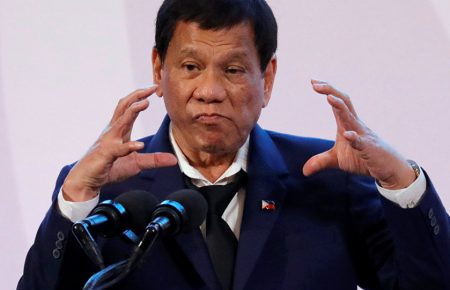 Президент Філіппін пообіцяв подати у відставку, якщо йому доведуть, що бог існує