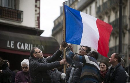 «Рівні перед законом, незалежно від статі»: Франція вилучила слово «раса» з Конституції