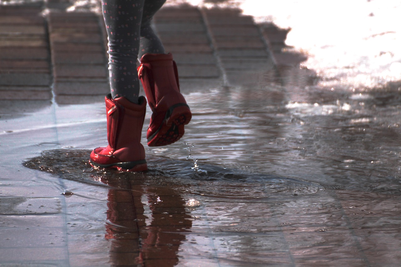 Готуємо гумові чоботи: чому столиця потопає після дощів