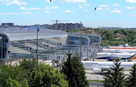 У Львові затримуються чотири рейси туроператора Join UP