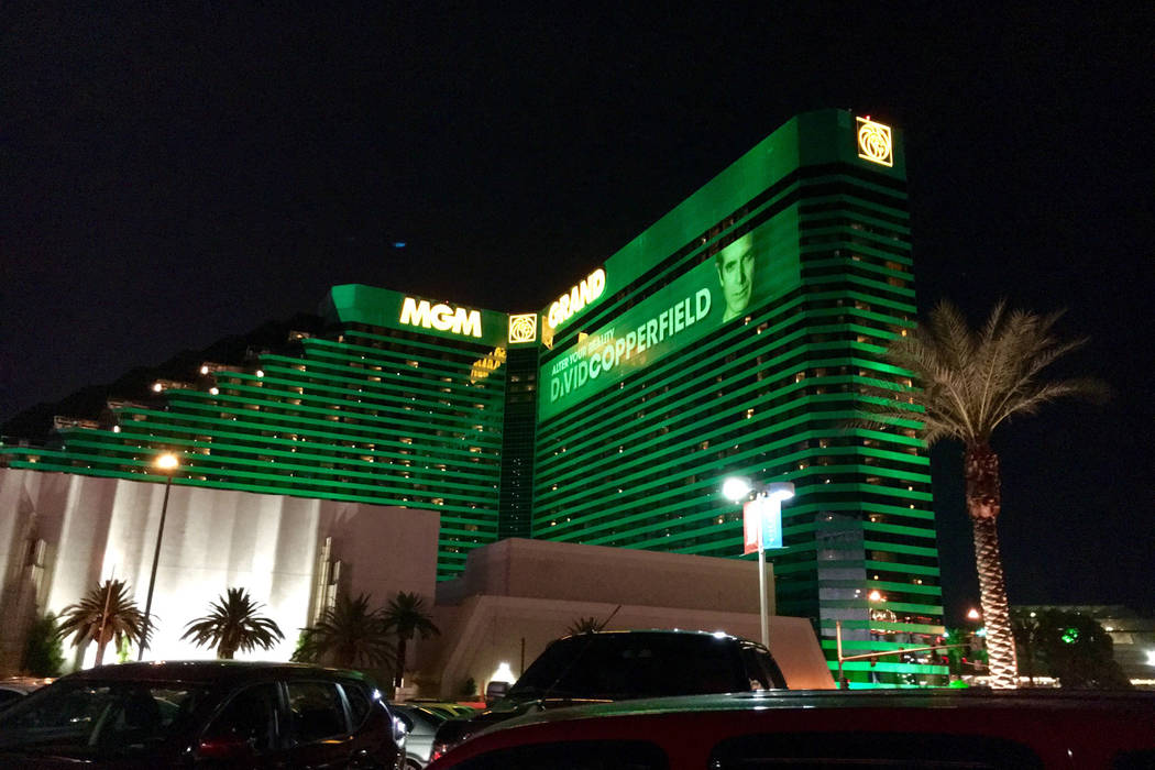 Готель в Лас-Вегасі, з вікна якого застрелили 58 людей, подав до суду на постраждалих