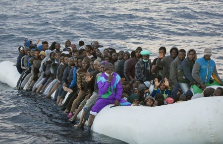 Неподалік Кіпру перекинувся човен з мігрантами, є загиблі та зниклі безвісти