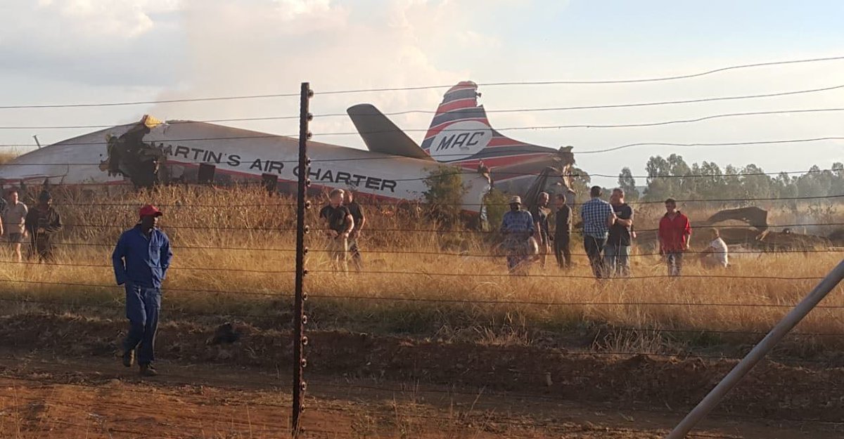 У ПАР розбився пасажирський літак, є постраждалі (ФОТО, ВІДЕО)