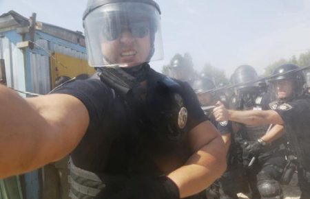Поліцейський свідомо розпилив газ журналісту в обличчя на акції проти забудови в Києві, - НСЖУ