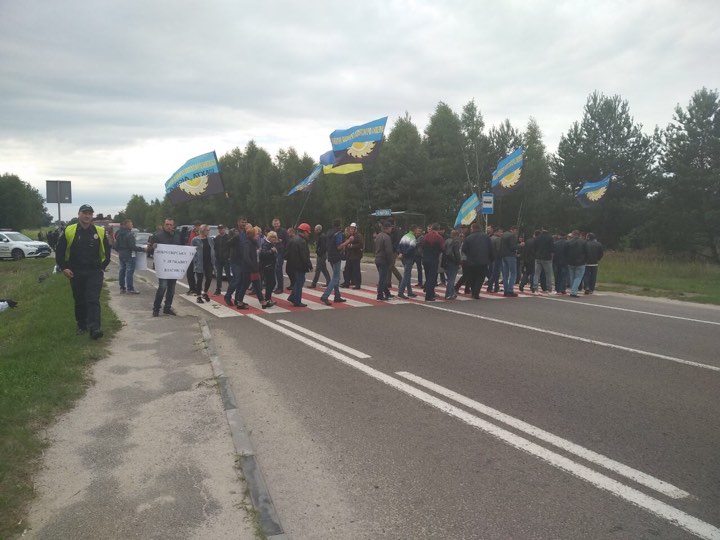 У Львівській області шахтарі перекривали дорогу та мітингували біля облдержадміністрації