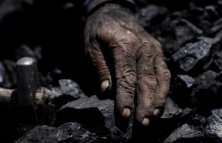 Виплатити зарплатню: одного з шахтарів-мітингувальників госпіталізували, ще 46 досі під землею