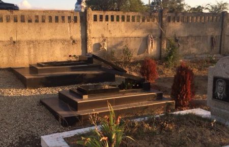 В окупованому Криму пошкодили надгробки на мусульманському кладовищі