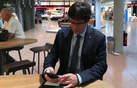 Екс-лідер Каталонії Карлес Пучдемон повернувся до Бельгії (ФОТО)