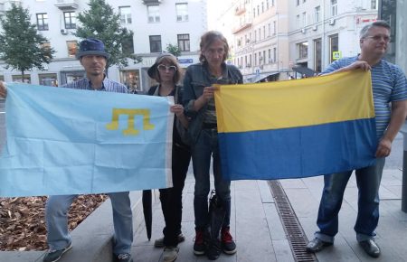 З Днем Незалежності, Україно: у Санкт-Петербурзі близько 15-ти активістів вийшли на пікети (ФОТО)