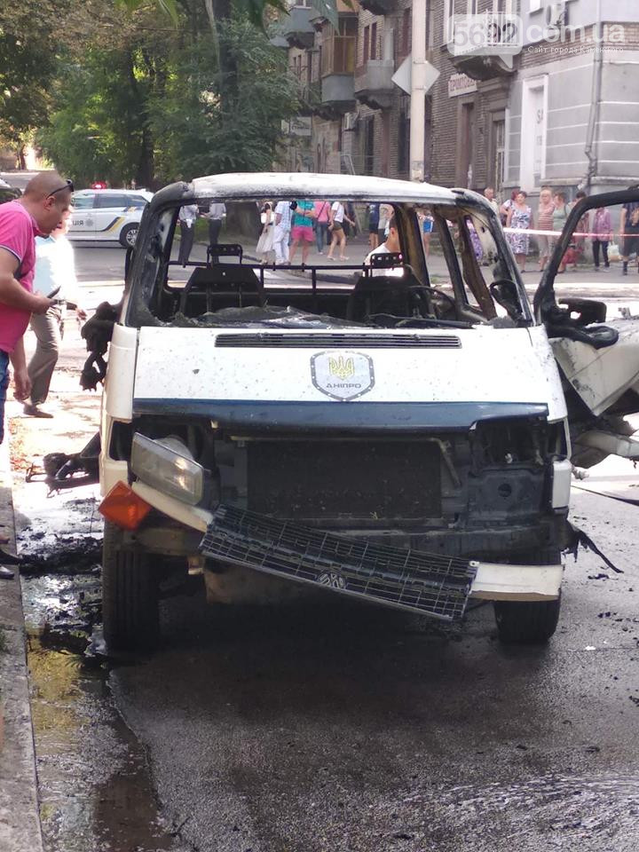 У Кам'янському вибухнув мікроавтобус з депутатом міськради. Він у лікарні у важкому стані