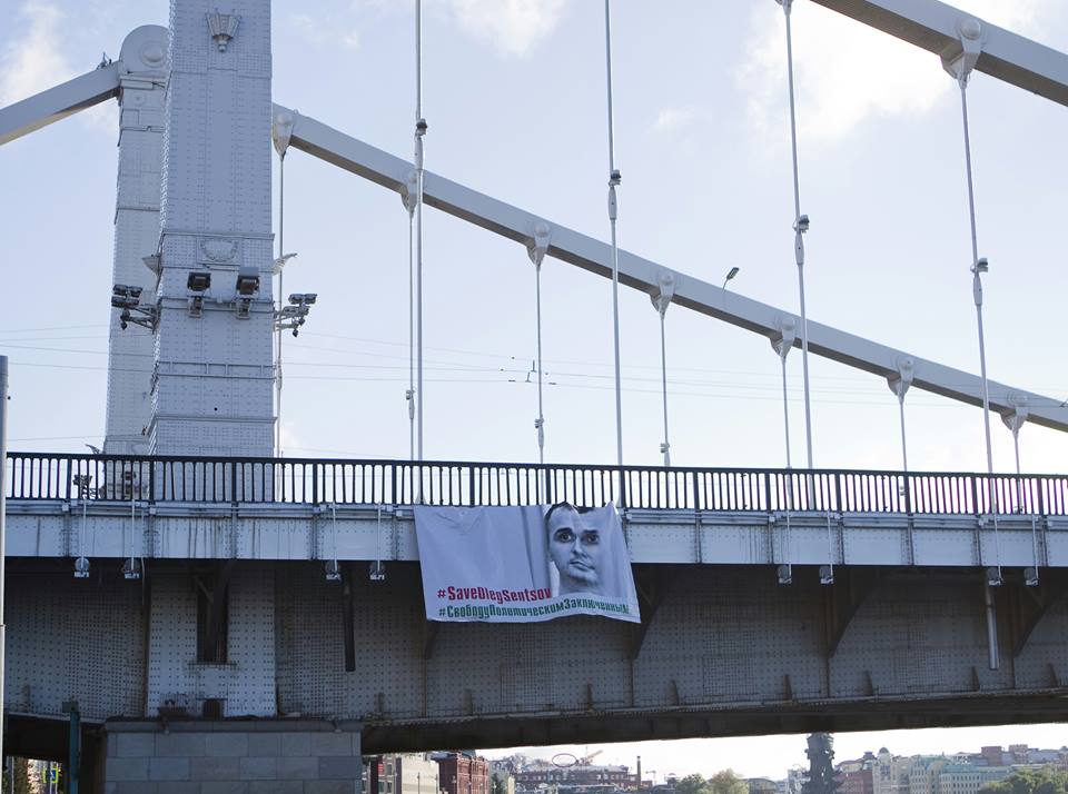 Банер із зображенням Сенцова вивісили у Москві