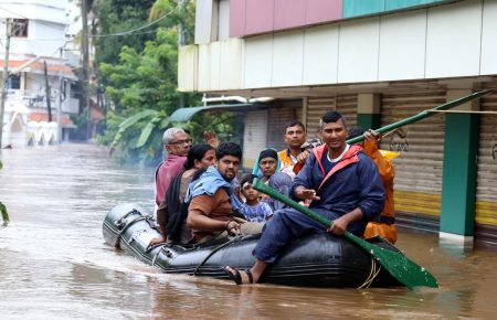 Мусонні дощі в Індії: щонайменше 370 осіб загинуло