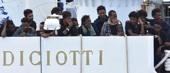 Італія дозволила 150 мігрантам зійти на берег