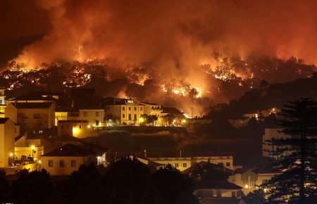 Пожежі у Португалії: постраждали 25 людей, оголошена евакуація (ФОТО, ВІДЕО)