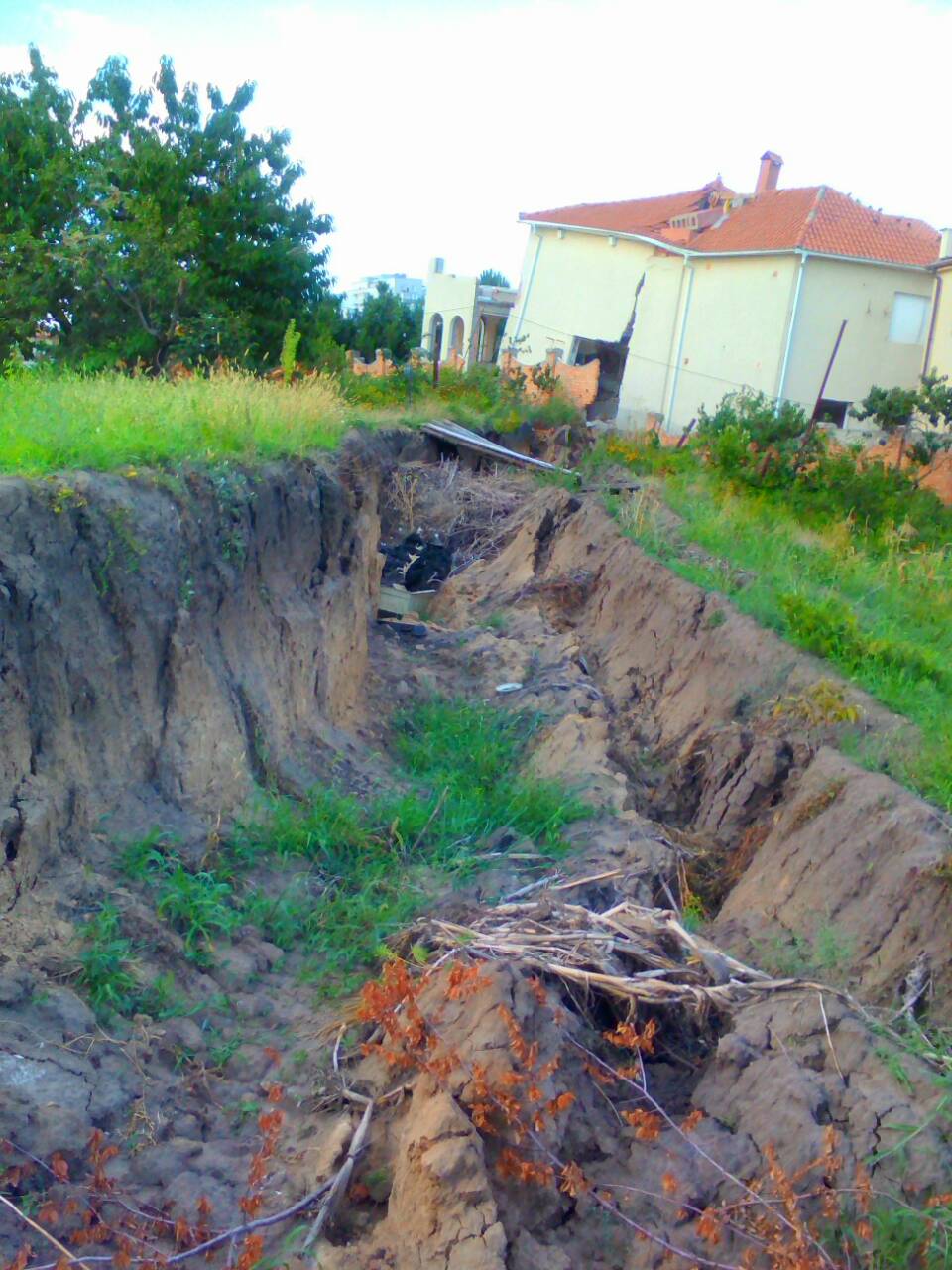 За 10 років зі схилів з'їжджає ціла вулиця, – геолог про зсуви в Чорноморську (ФОТО)