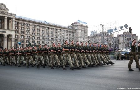Назви підрозділів, марш, привітання, знамена: як змінюється ідеологія української армії?