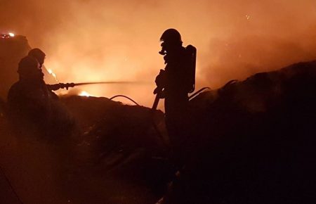 Пожежа на складі «Нової пошти»: поліція не має доступу до приміщення через їдкий дим