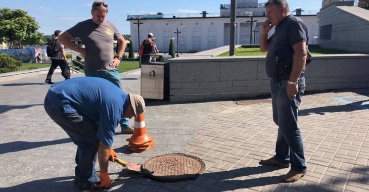 Розкопки на Поштовій площі затопило через порив магістральної труби, - активістка Розкопки на Поштовій площі затопило через порив магістральної труби, - активістка
