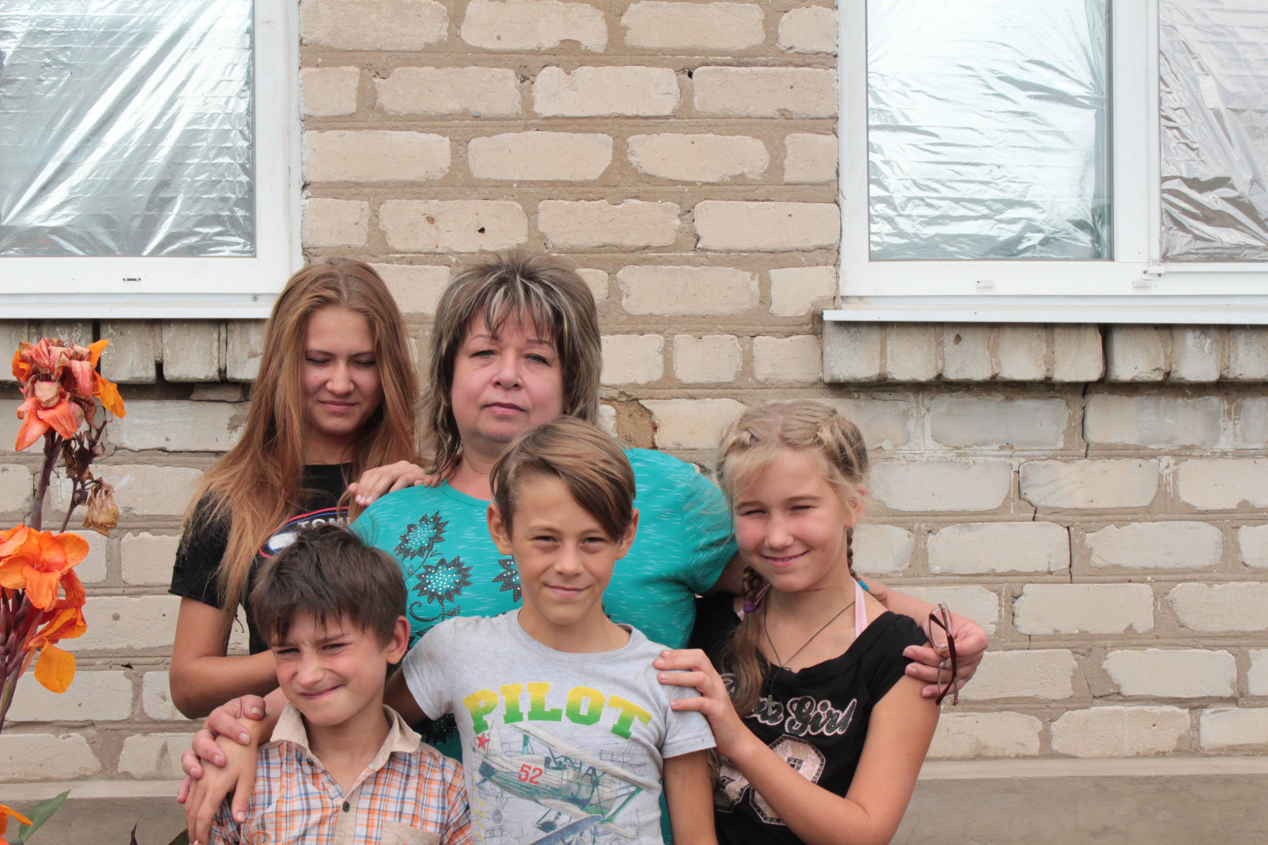 В Станиці Луганській відновили розграбований дитбудинок сімейного типу (ФОТО)