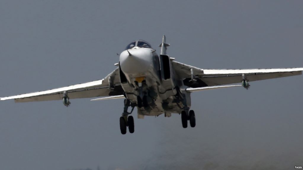 Російський бомбардувальник літав на низькій висоті в окупованому Криму, - ЗМІ (ФОТО)
