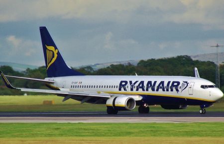 Ryanair анонсував нові правила перевезення ручної поклажі