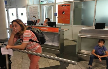 МАУ виплатили родині, яку не пустили на рейс, 750 євро компенсації