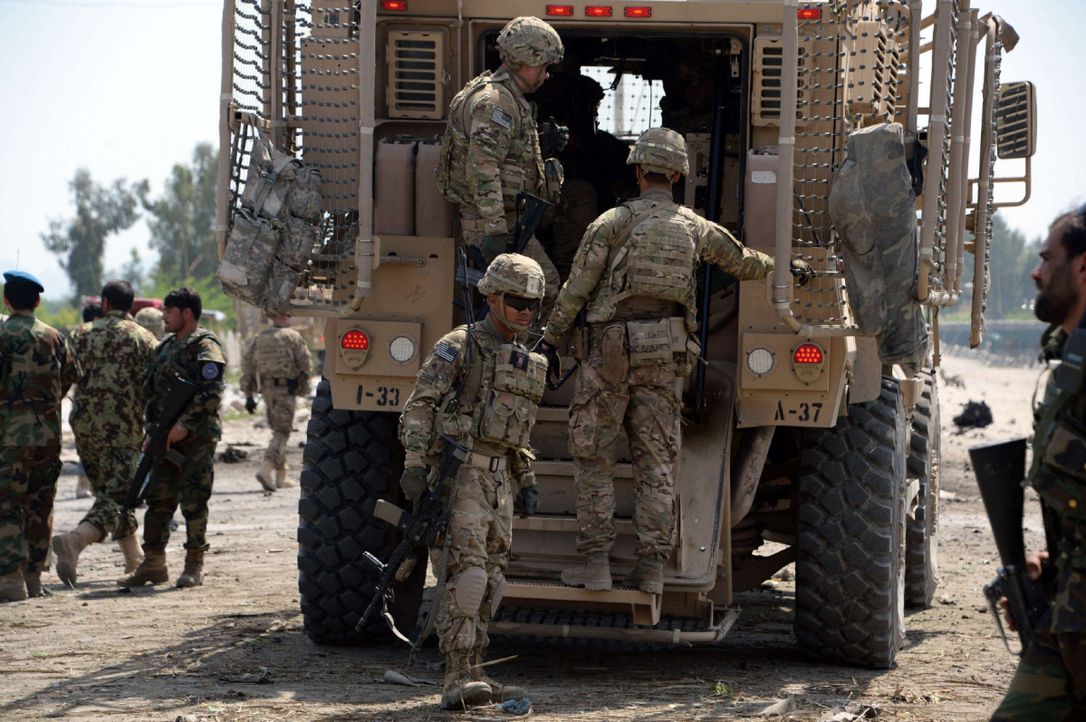 На сході Афганістану загинули троє солдатів НАТО, - AP