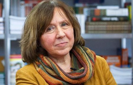 Нобелівська лауреатка Алексієвич скасувала лекцію в Одесі через погрози (ВІДЕО)