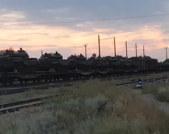 В РФ біля кордону з Україною помічена військова техніка, зокрема, танки, - соцмережі (ФОТО, ВІДЕО)