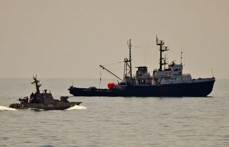 Два українські судна мають зайти в Азовське море о 15 годині – ЗМІ