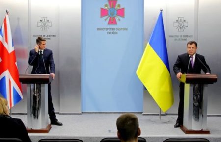Глави Міноборони України та Британії назвали висновки Росії щодо катастрофи МН17 дезінформацією