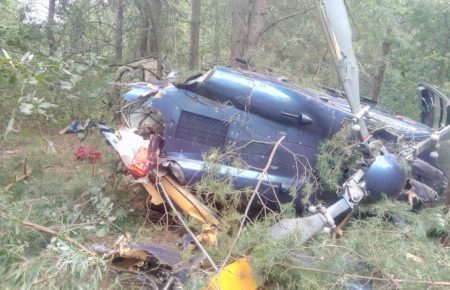 У Києві розбився вертоліт на Трухановому острові: двоє людей постраждали