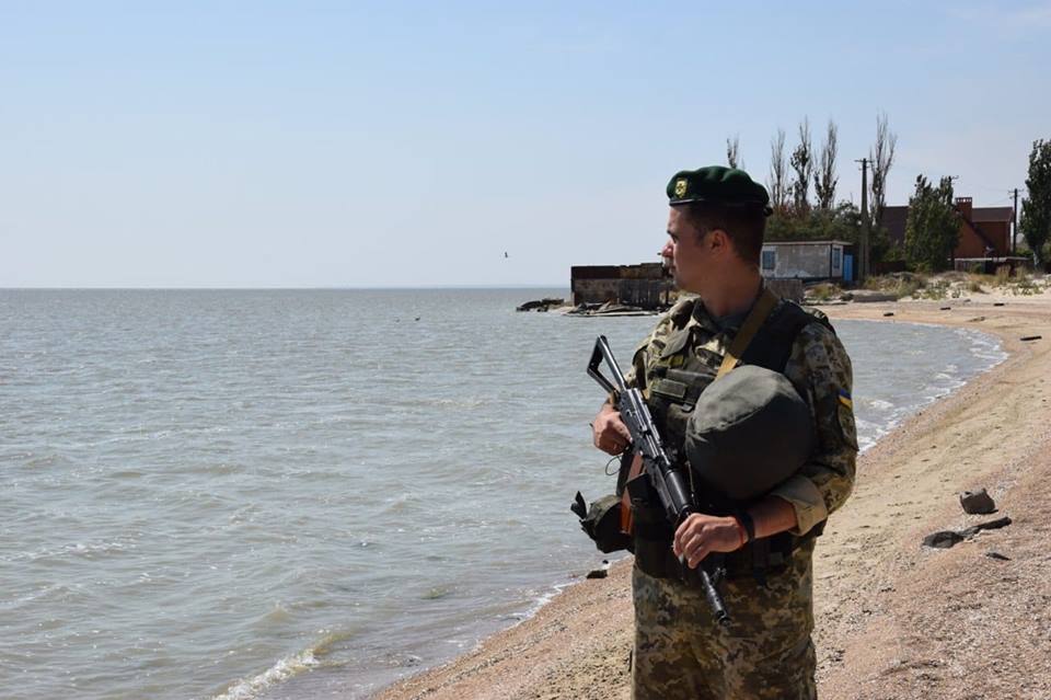 Прикордонники просять рибалок не заходити вглиб Азовського моря