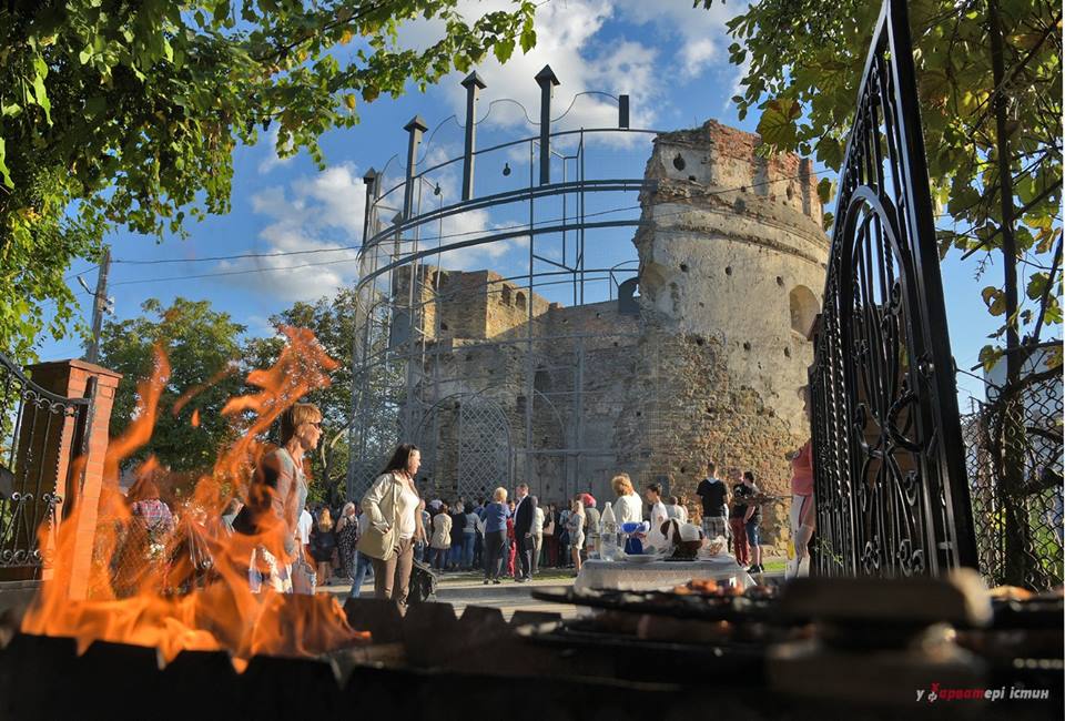 В Острозі відновили середньовічну Татарську вежу