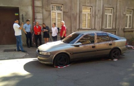 В Одесі пограбували авто інкасаторів, двох чоловіків поранено
