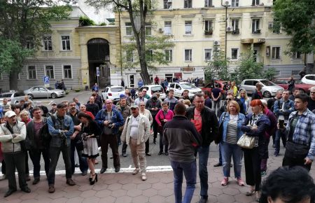 В Одесі активісти вимагають відставки очільника поліції та прокурора області через напад на Михайлика