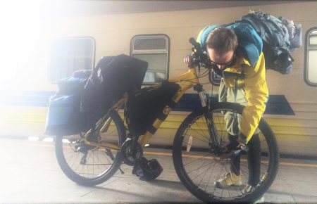 Велосипедом у Фінляндію: як у Києві проводжали перший потяг до Мінська, Вільнюса й Риги