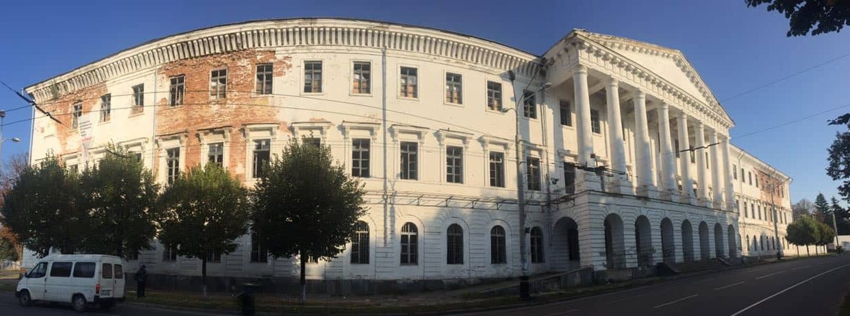 Консервація чи реставрація: у Полтаві помилка у назві будівельних робіт блокує відновлення Кадетського корпусу