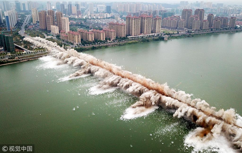 У Китаї влада навмисне підірвала міст довжиною в 1,5 кілометри