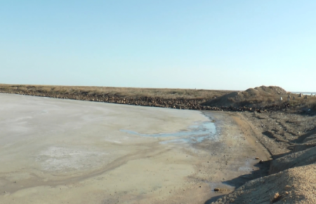Дамба між кислотним накопичувачем титанового заводу у Армянську та озером Сиваш не зруйнована — ЗМІ