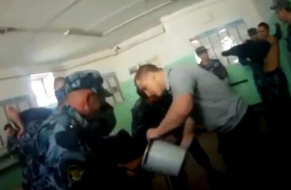 Російський суд скоротив термін ув’язненому Макарову, якого побили в колонії Російський суд скоротив термін ув’язненому Макарову, якого побили в колонії