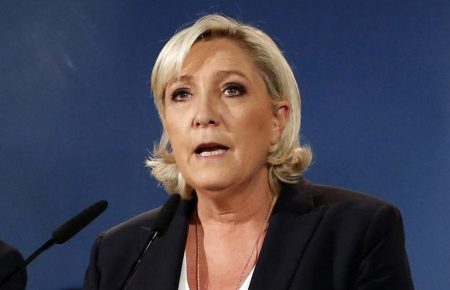 Паризький суд наказав повернути 1 млн євро ультраправій партії Марін Ле Пен