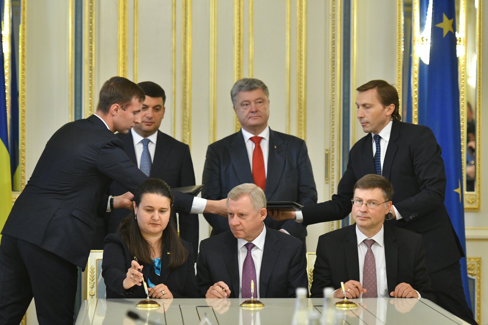 ЄС та Україна підписали угоду про 1 млрд євро макрофінансової допомоги